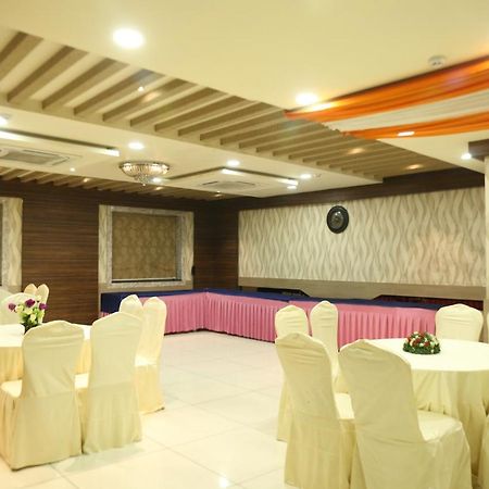 Hotel Moments Lucknow Exterior foto