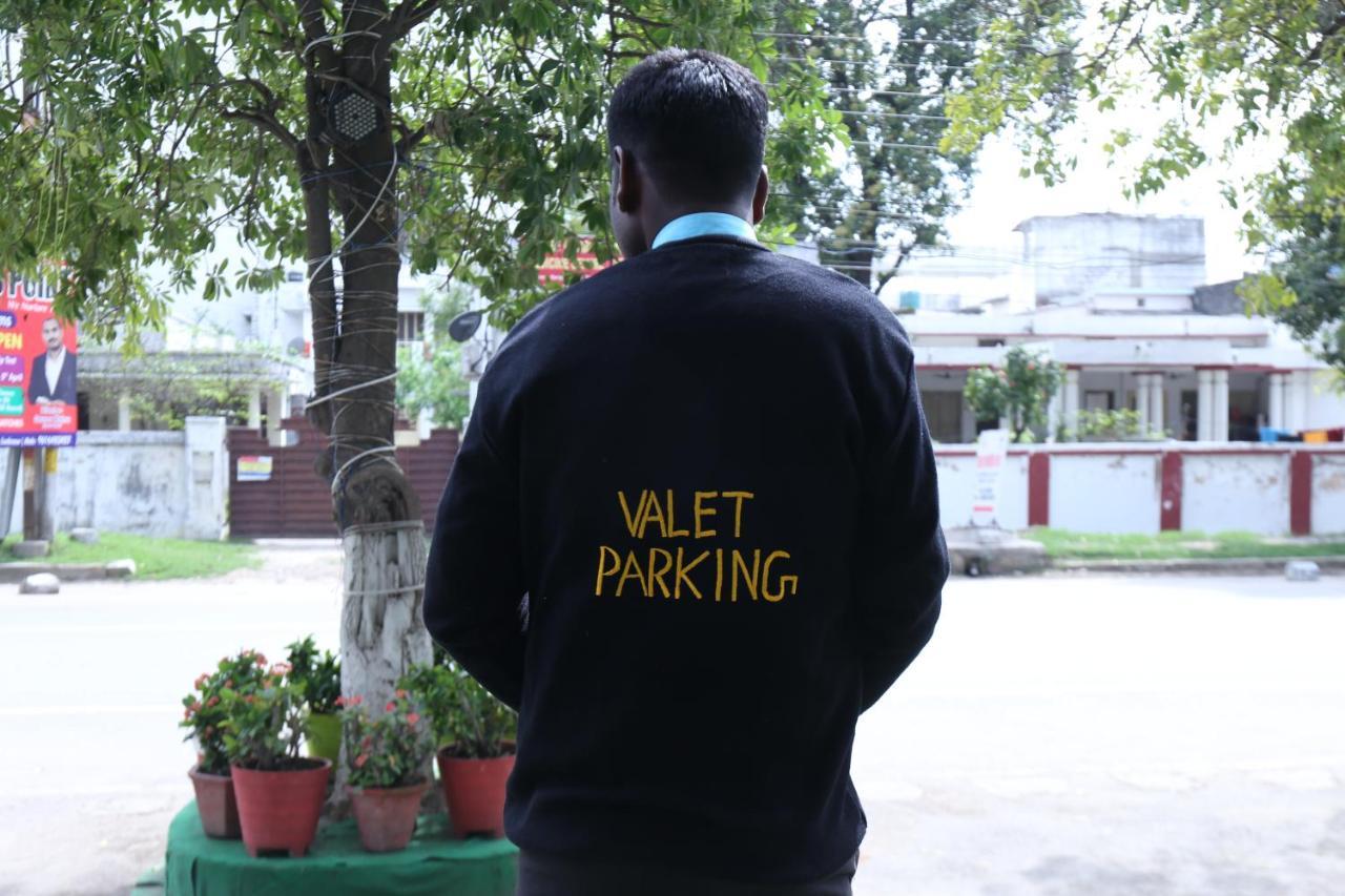 Hotel Moments Lucknow Exterior foto